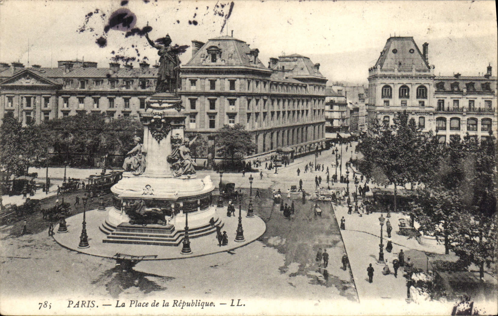 CPA Paris la place de la Republique 
