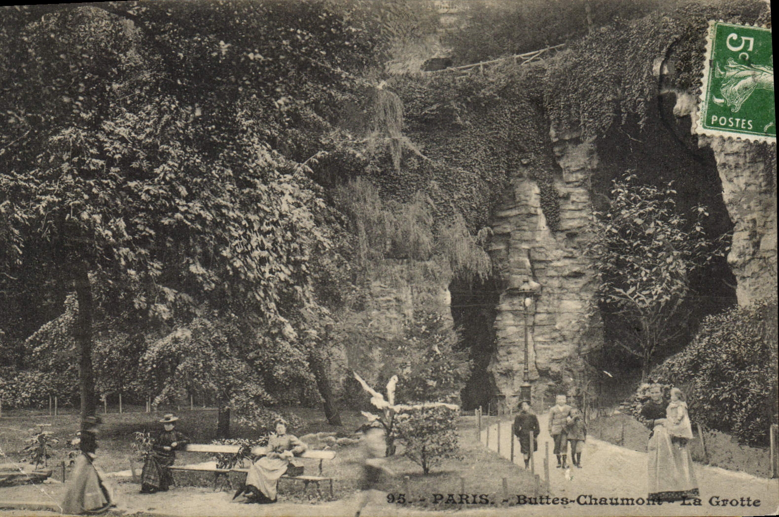 CPA Paris Buttes Chaumont la Grotte 