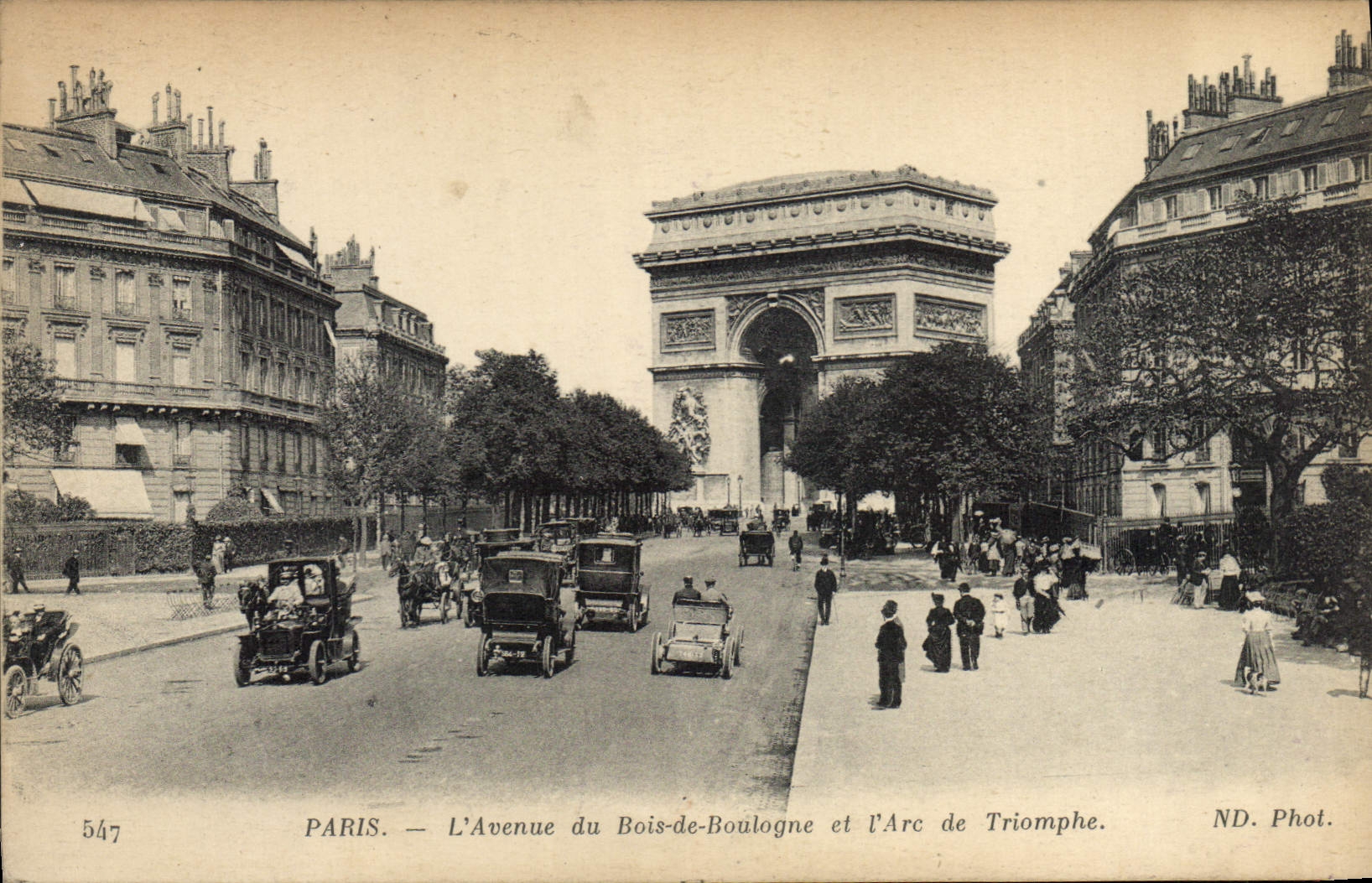 CPA Paris l'Avenue du Bois Boulogne et l'Arc de Triomphe 