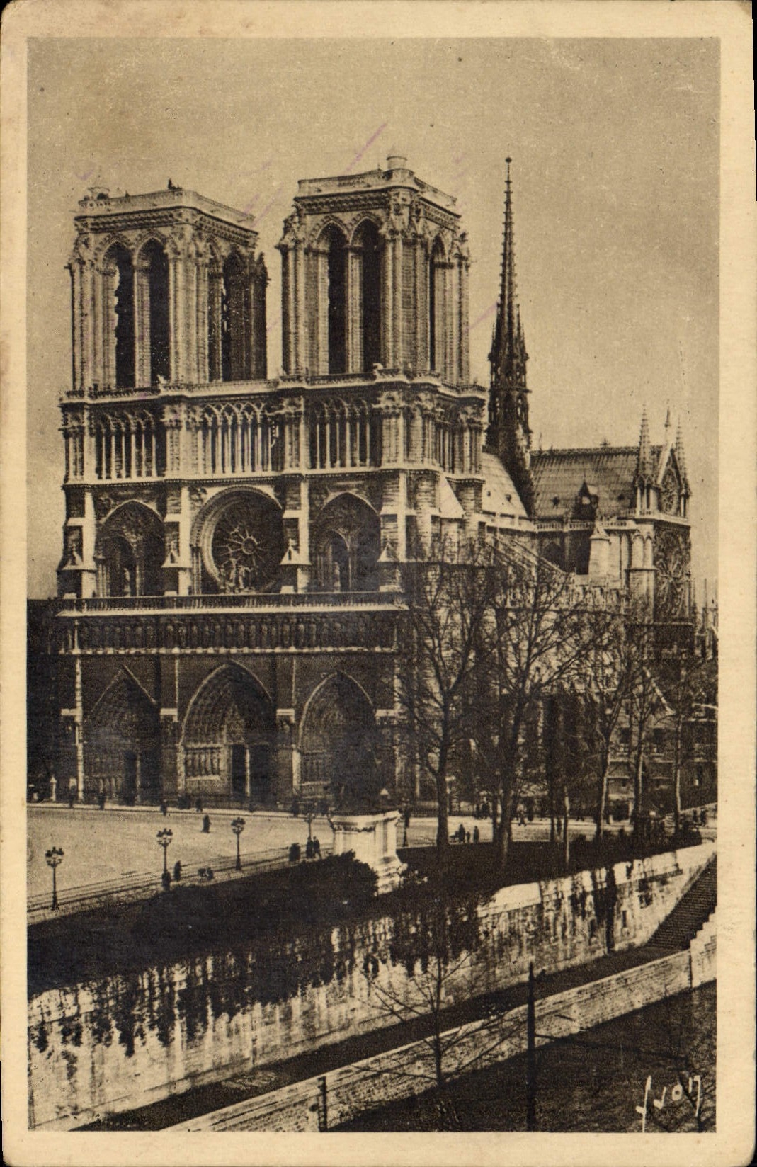 CPA Paris en flanant Notre Dame