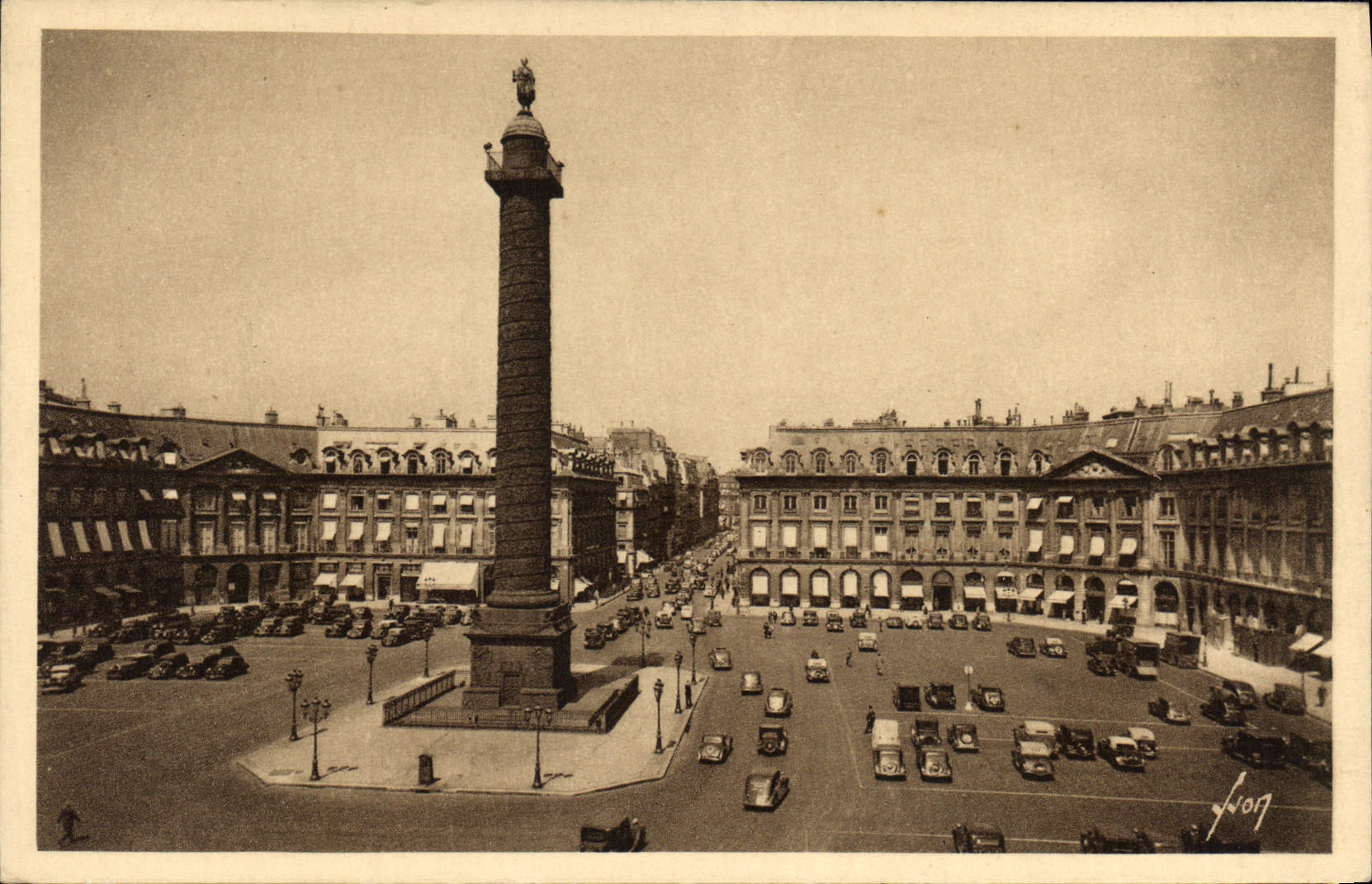 CPA Paris en flanant Place et colonne Vendome 