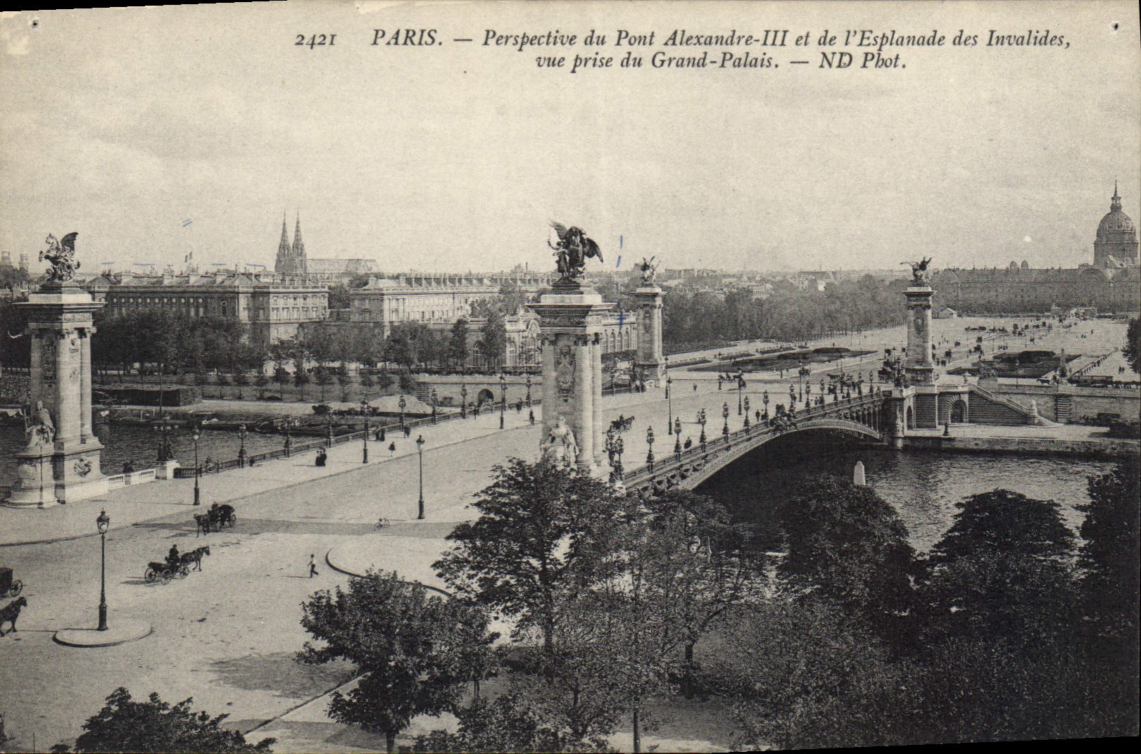 CPA Paris Perspective du Pont Alexandre III et de l'Esplanade des Invalides vue prise du Grand Palai