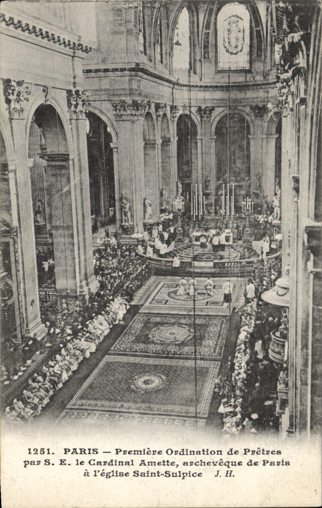 CPA Paris Premiere Ordination de Pretres par S E le Cardinal Amette archeveque de Paris a l'eglise S