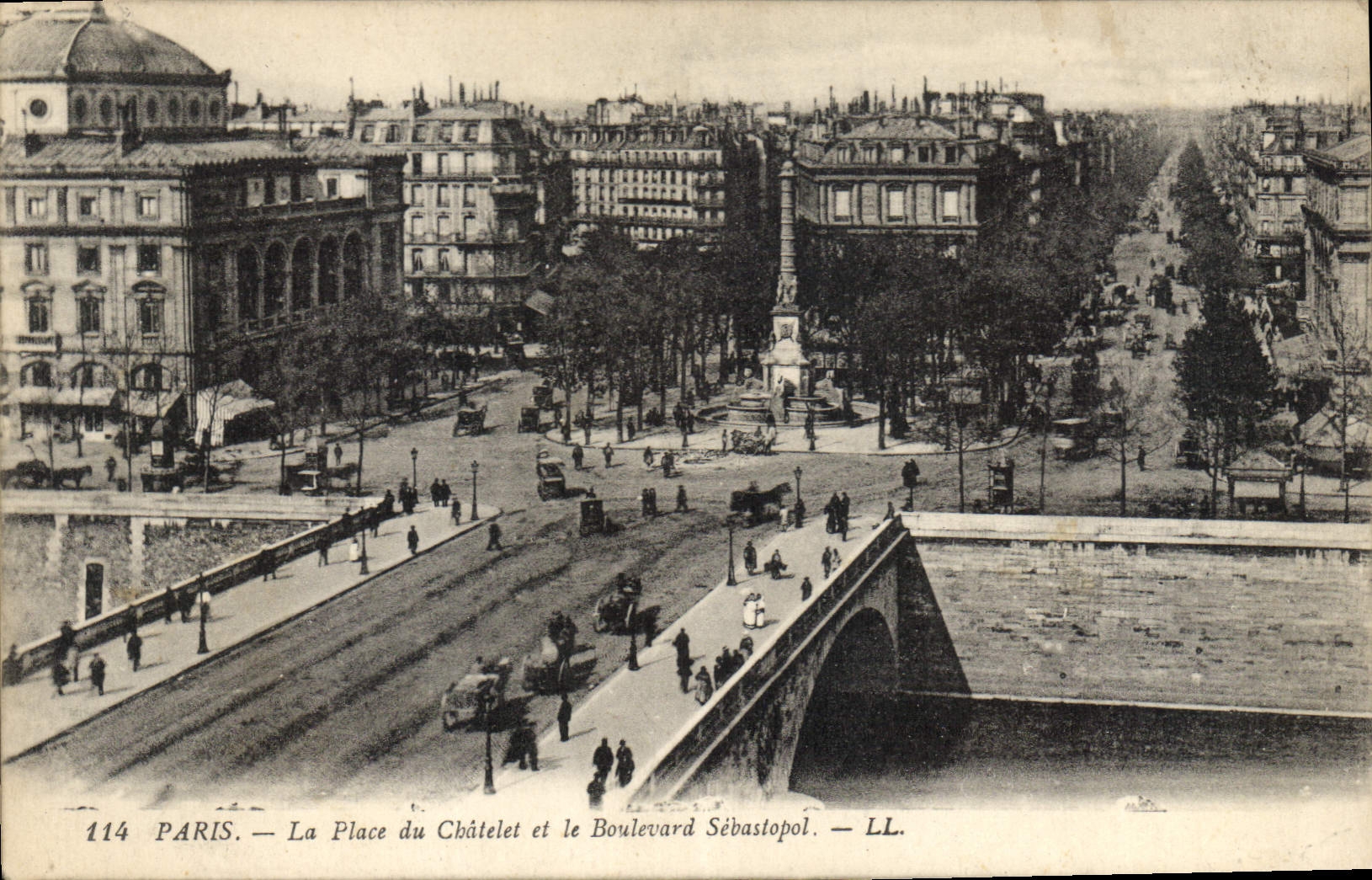 CPA Paris La Place du Chatelet et le Boulevard Sebastopol