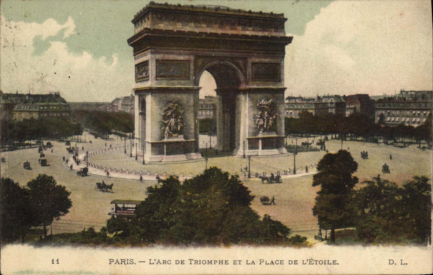CPA Paris L'Arc de Triomphe et la Place de l'Etoile 
