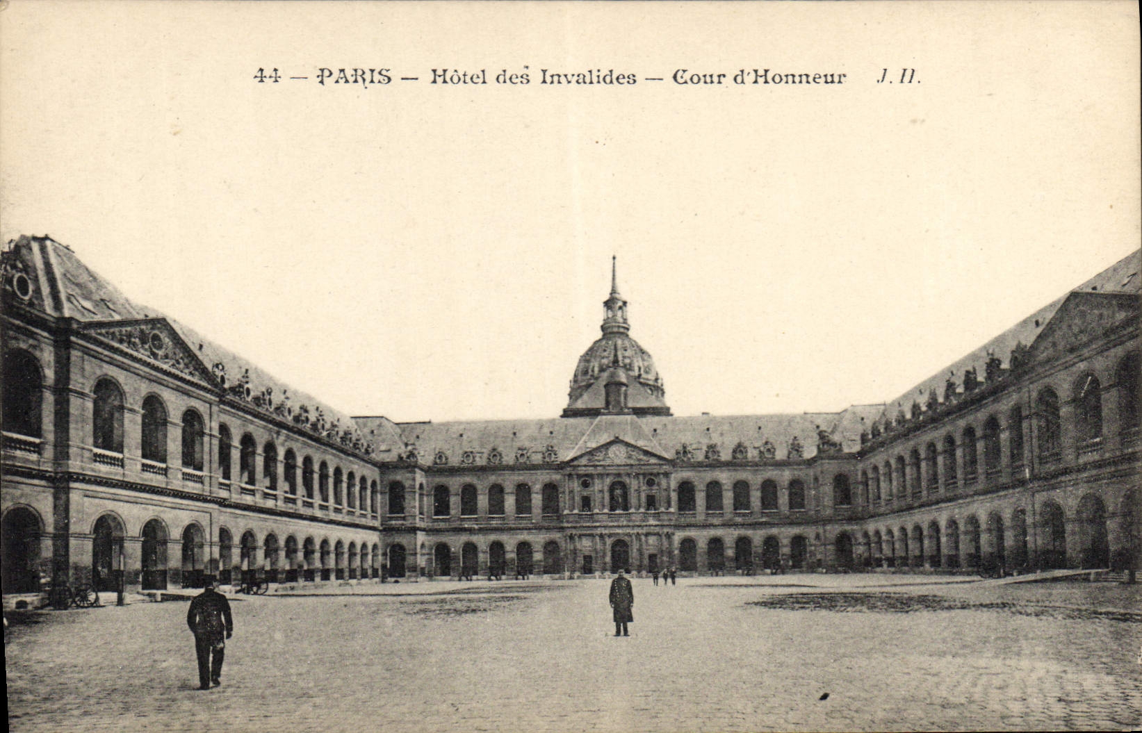 CPA Paris Hotel des Invalides Cour d'Honneur 