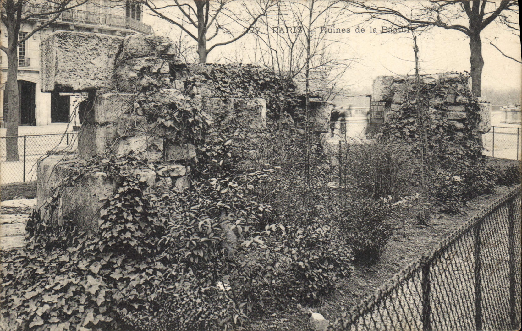 CPA Paris Ruines de la Bastille 