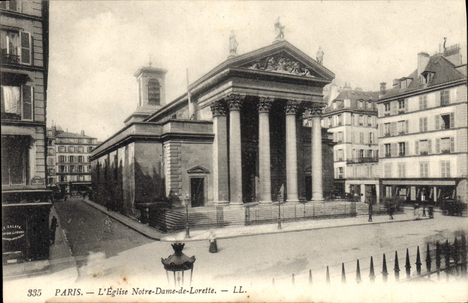 CPA Paris l'eglise Notre Dame de Lorette