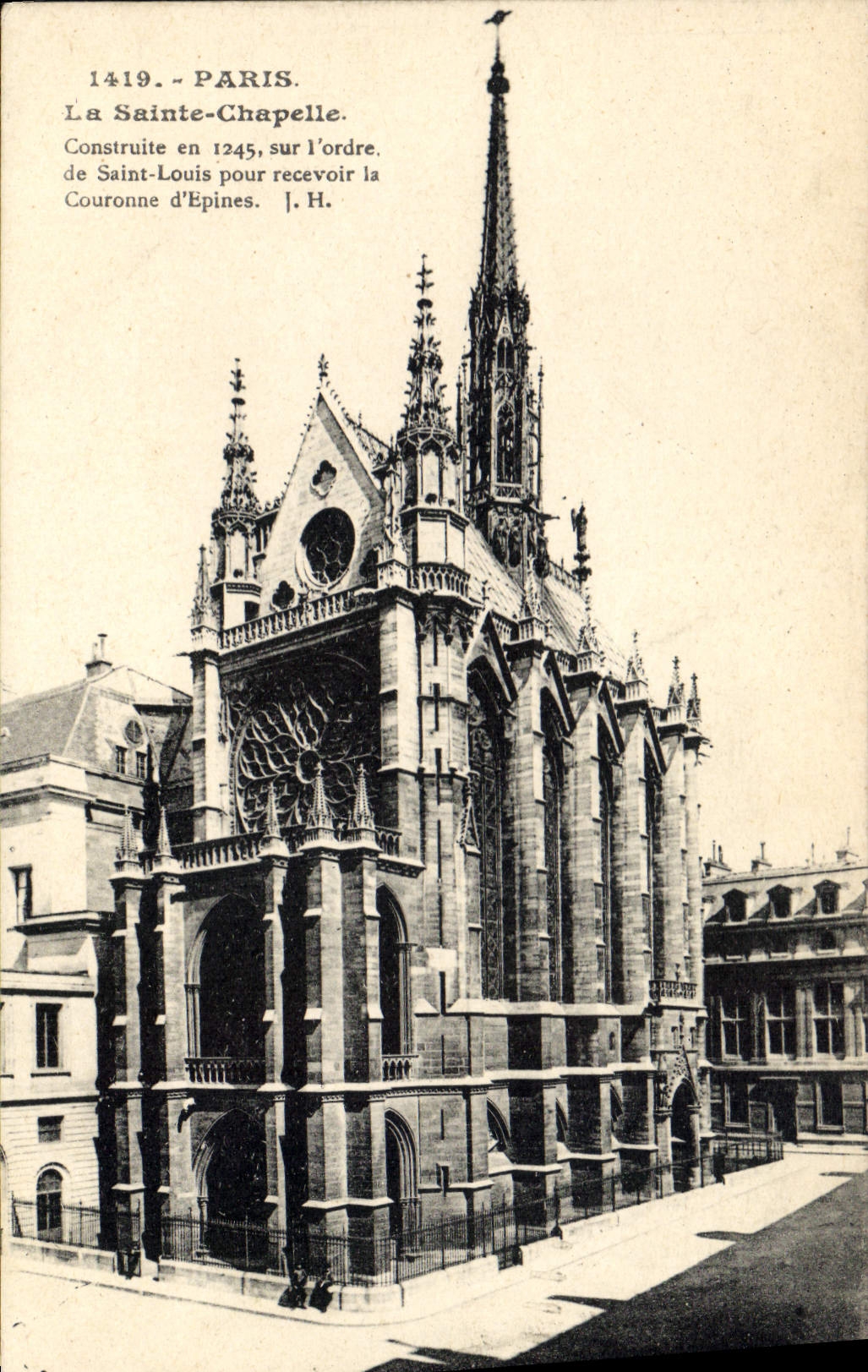 CPA Paris la Sainte Chapelle construite en 1245 sur l'ordre de Saint Louis pour recevoir la Couronne