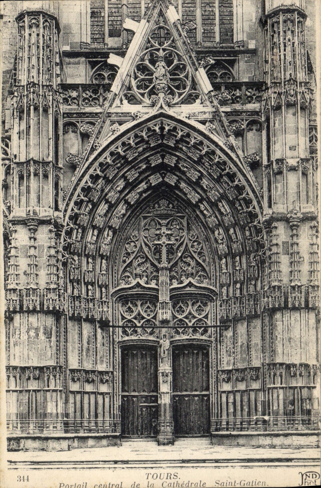 CPA Tours Portail central de la Cathedrale Saint Gatien