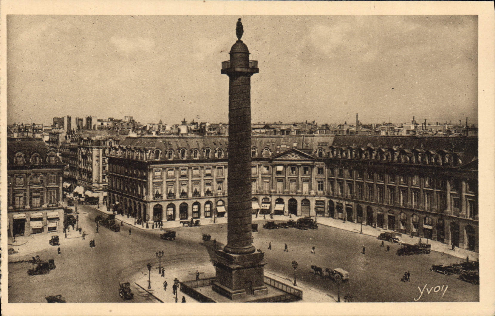 CPA Paris en Flanant Place et Colonne Vendome 