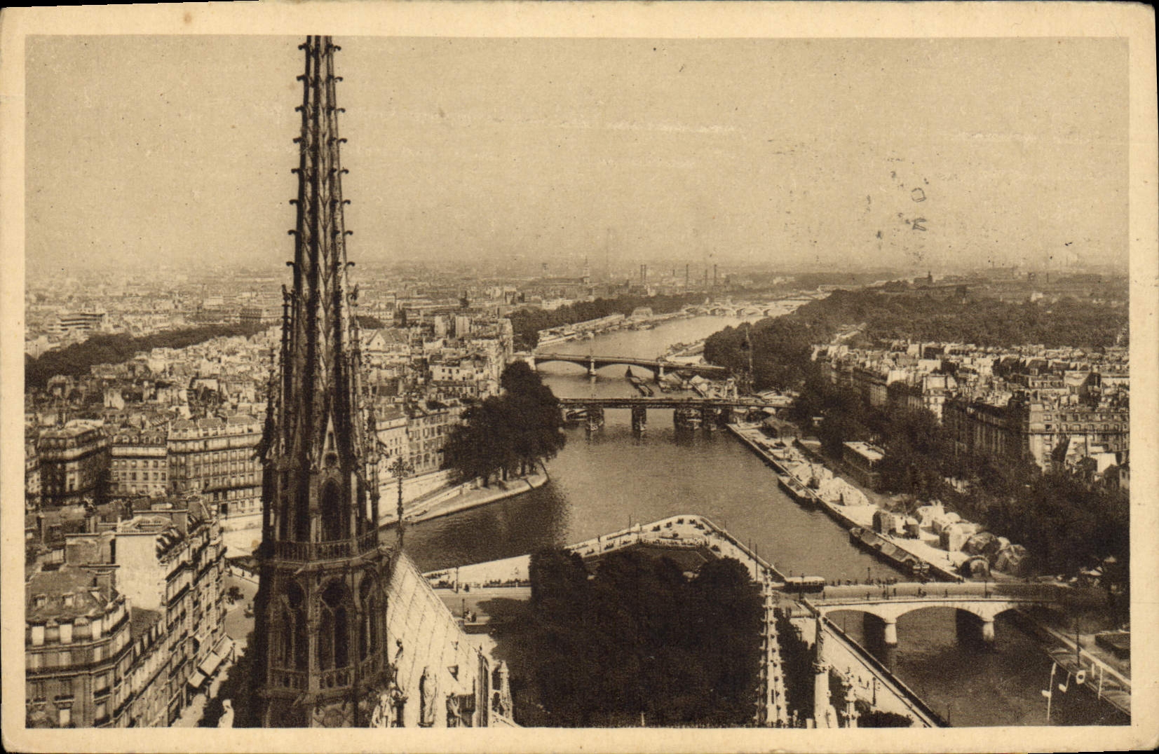 CPA Paris en Flanant vue panoramique prise des Tours de Notre Dame