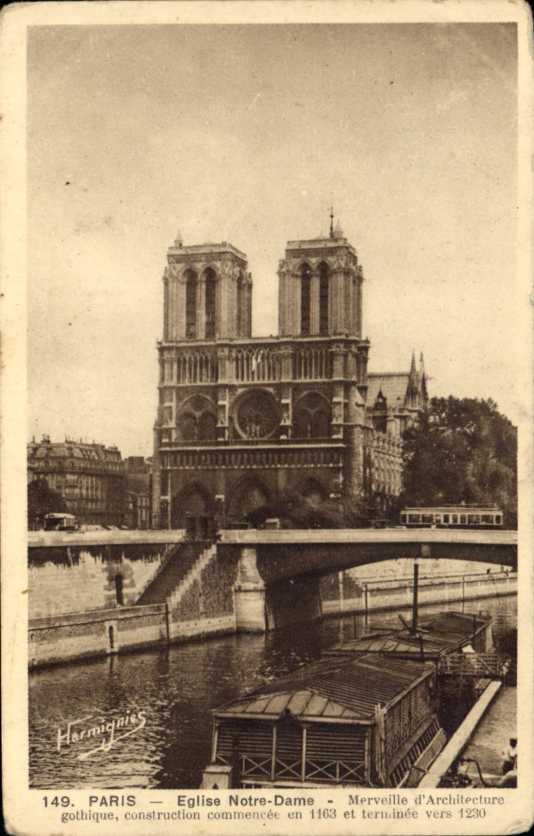 CPA Paris Eglise Notre Dame Merveille d'Architecture gothique construction commencee en 11663 et ter
