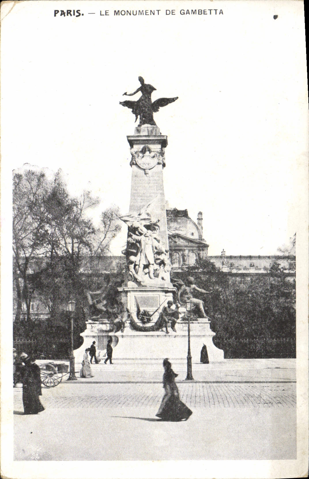 CPA Paris Le Monument de Gambetta 