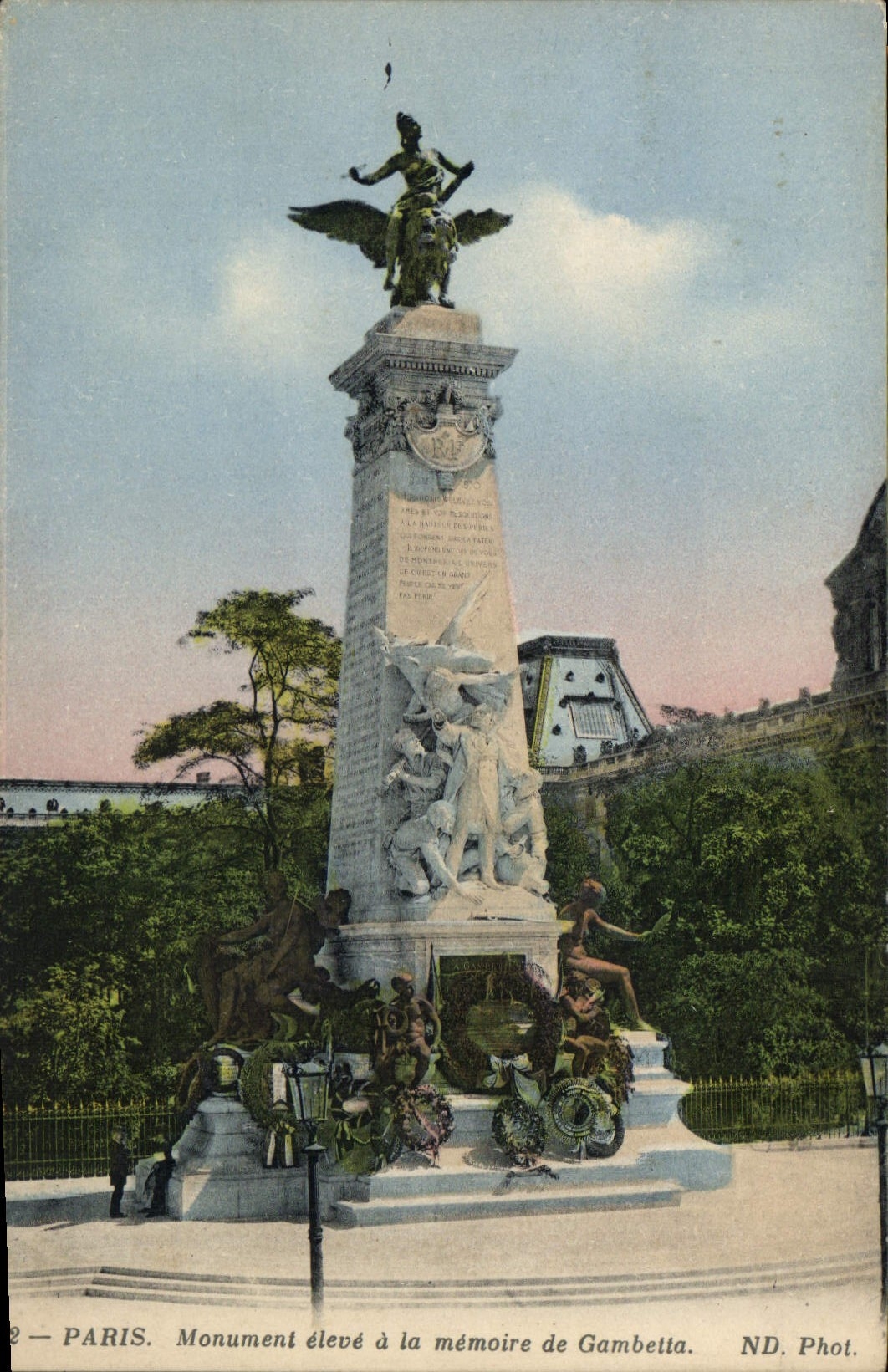 CPA Paris Monument eleve a la Memoire de Gambetta 