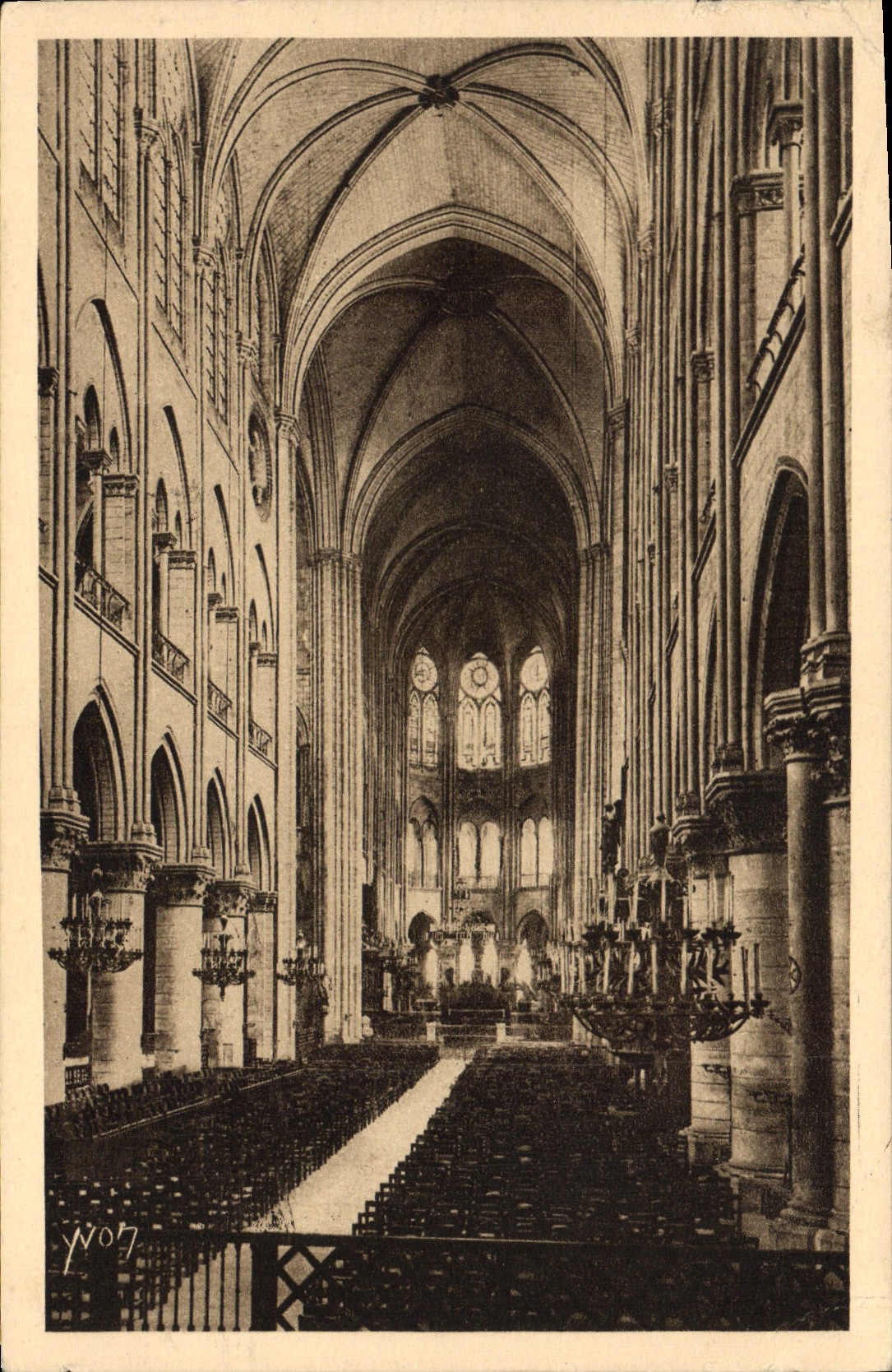 CPA Paris en flanant Interieur de Notre Dame