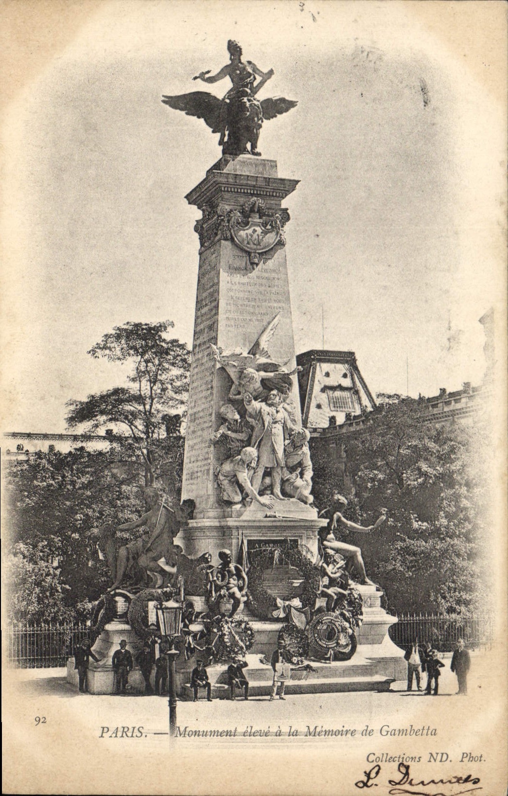 CPA Paris Monument eleve a la Memoire de Gambetta