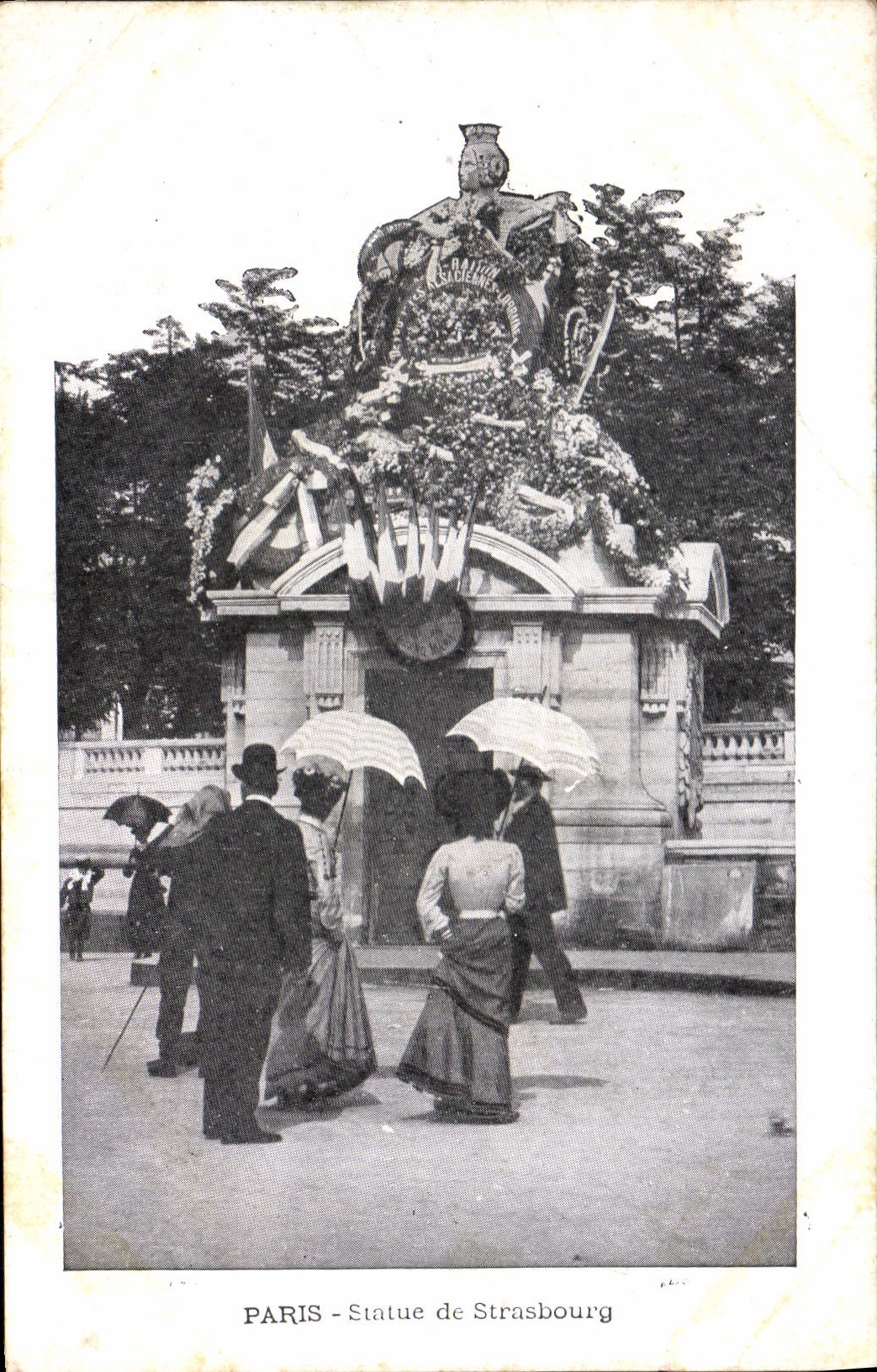 CPA Paris Statue de Strasbourg 