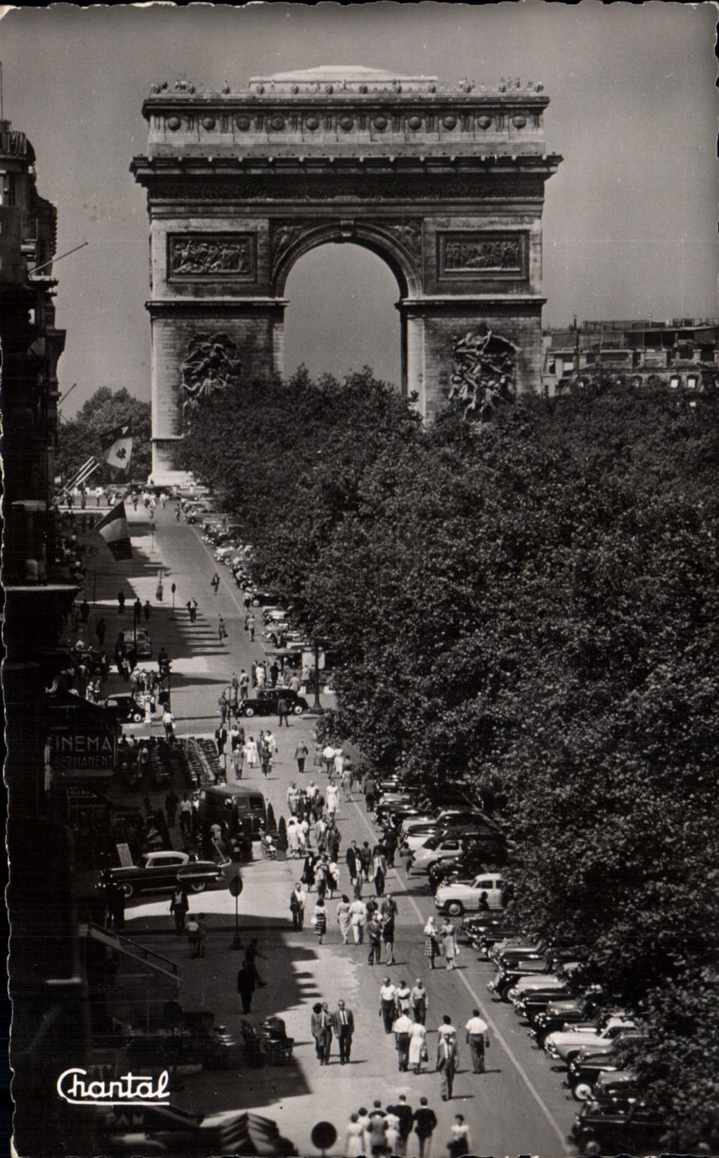 CPA Paris Les Champs Elysees vers L'Arc de Triomphe