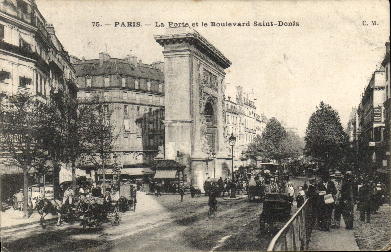 CPA Paris La Porte et le Boulevard Saint Denis 