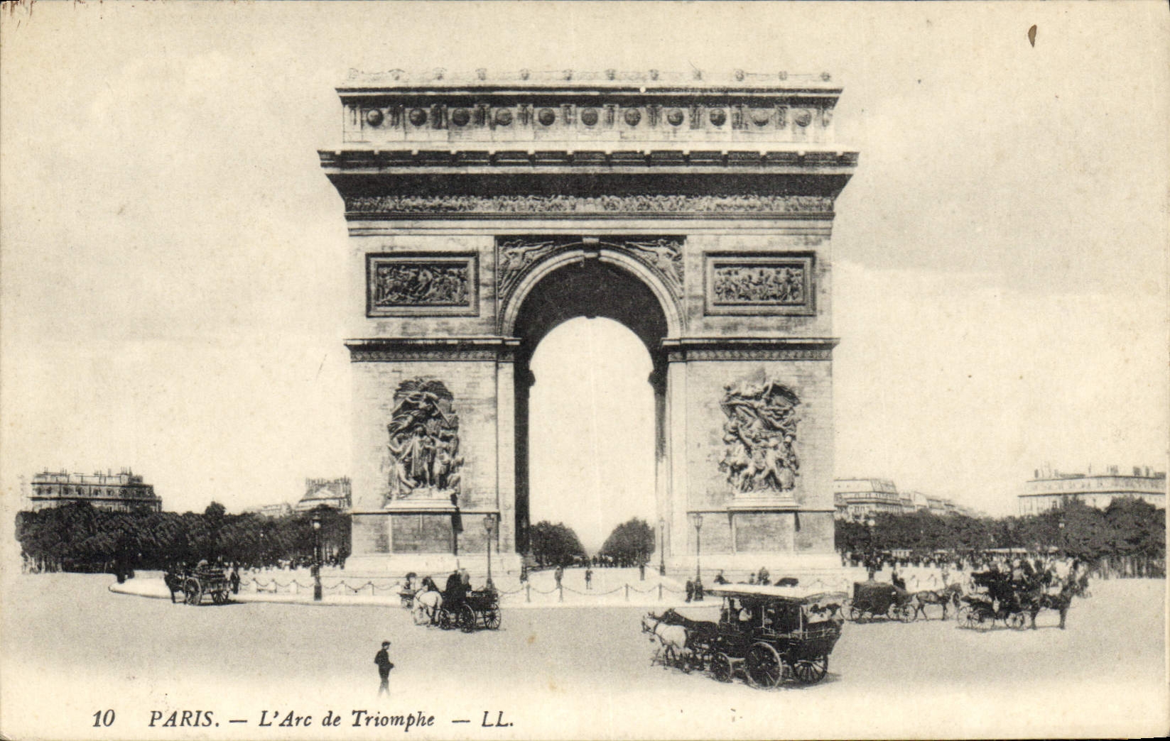 CPA Paris L'Arc de Triomphe 