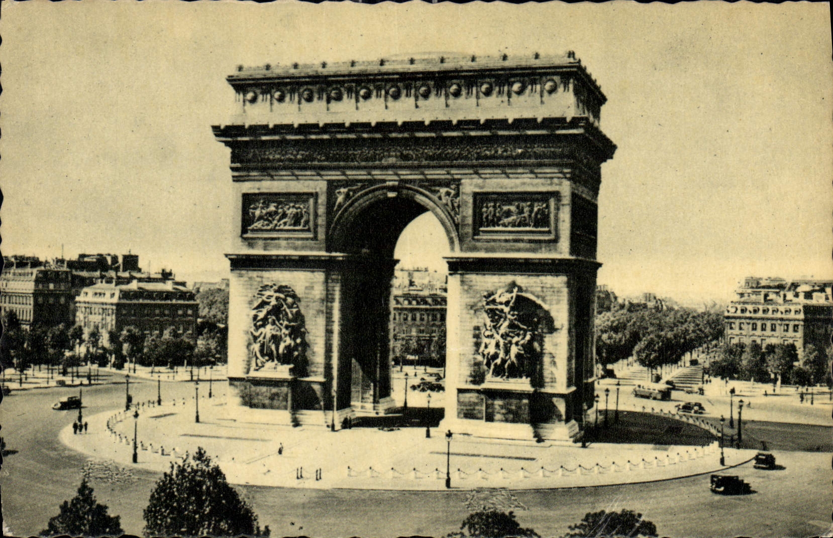 CPA Paris L'Arc de Triomphe 