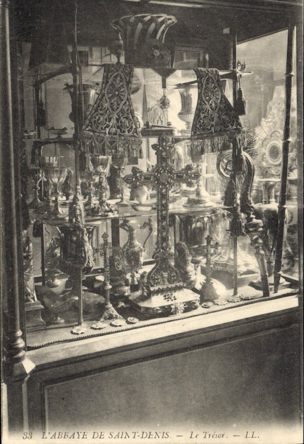 CPA l'Abbaye de Saint Denis Le Tresor 