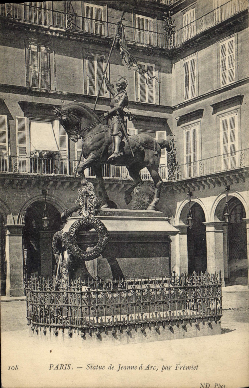 CPA Paris Statue de Jeanne d'Arc 