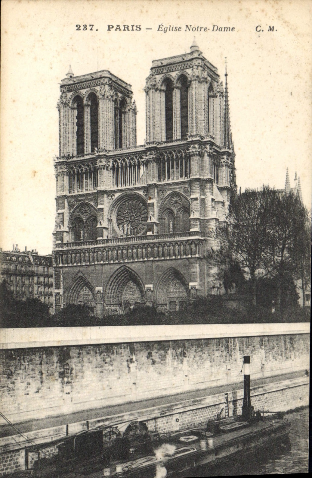CPA Paris Eglise Notre Dame Bateau