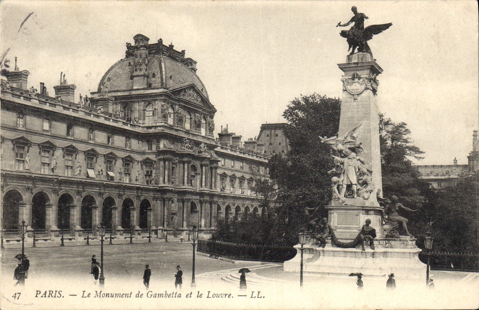 CPA Paris Le Monument de Gambetta et le Louvre