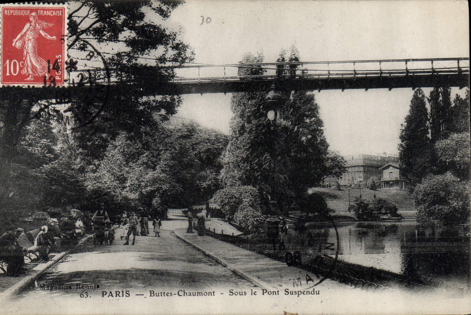 CPA Paris Buttes Chaumont Sous le Pont Suspendu 