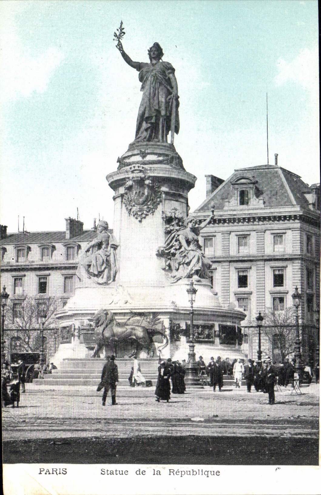 CPA Paris Statue de la Republique