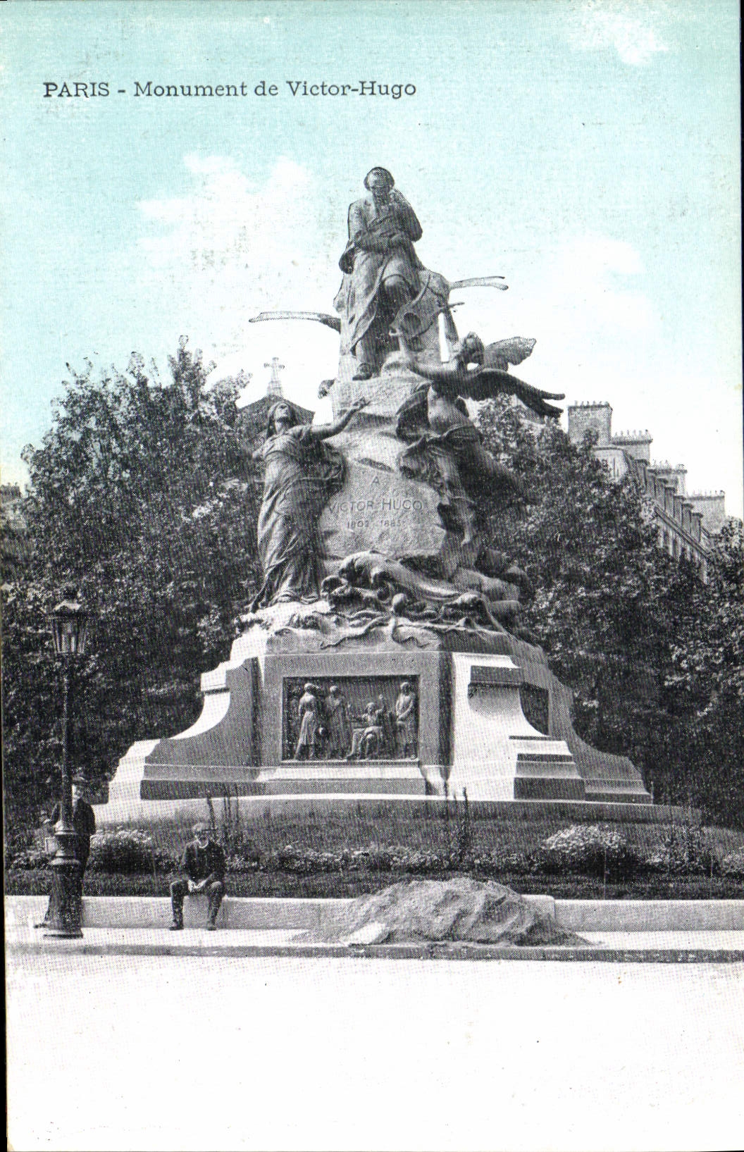 CPA Paris Monument de Victor Hugo