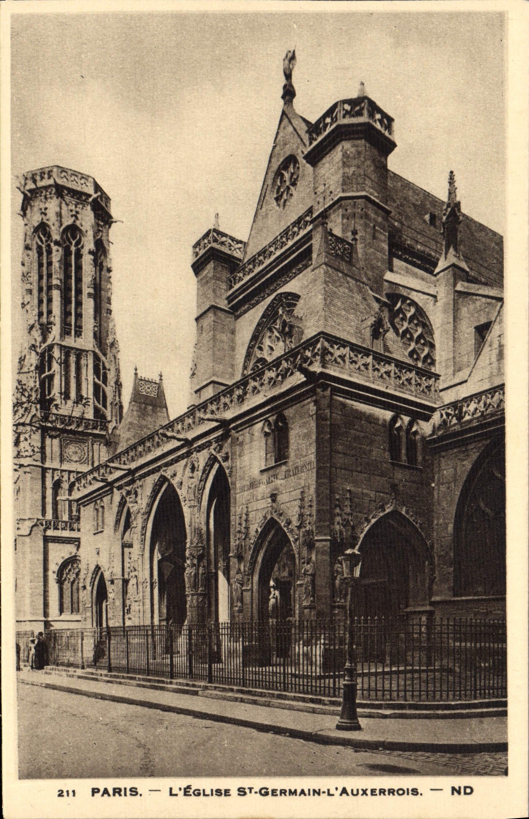 CPA Paris L'Eglise St Germain L'Auxerrois