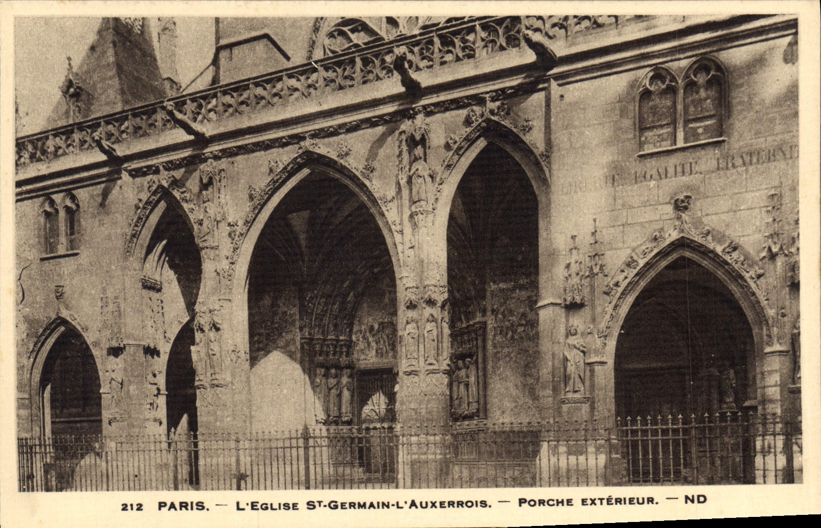 CPA Paris L'Eglise St Germain l'Auxerrois Porche Exterieur