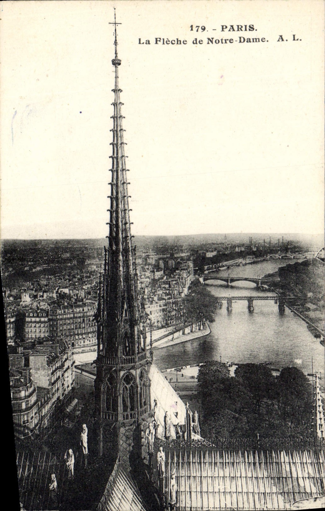 CPA Paris La Fleche de Notre Dame