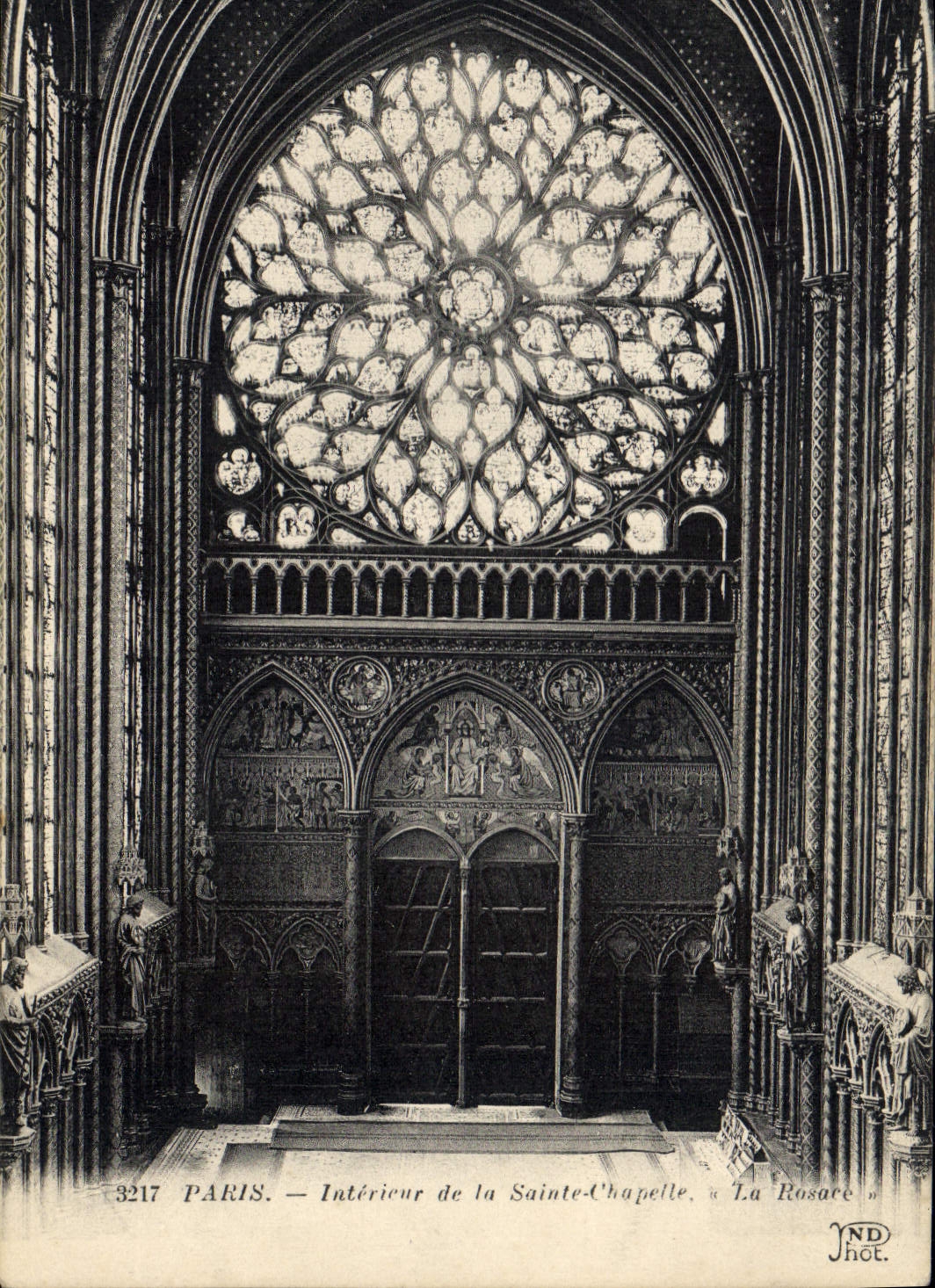 CPA Paris Interieur de la Sainte Chapelle La Rosace