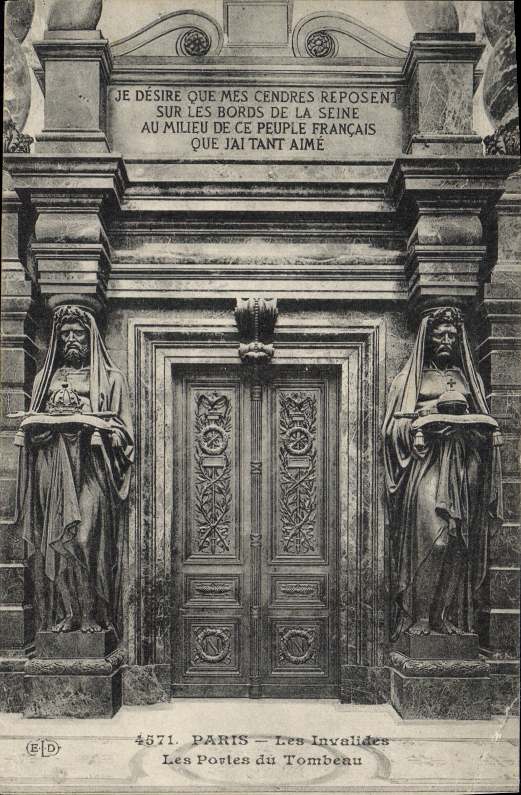 CPA Paris Les Invalides Les Portes du Tombeau