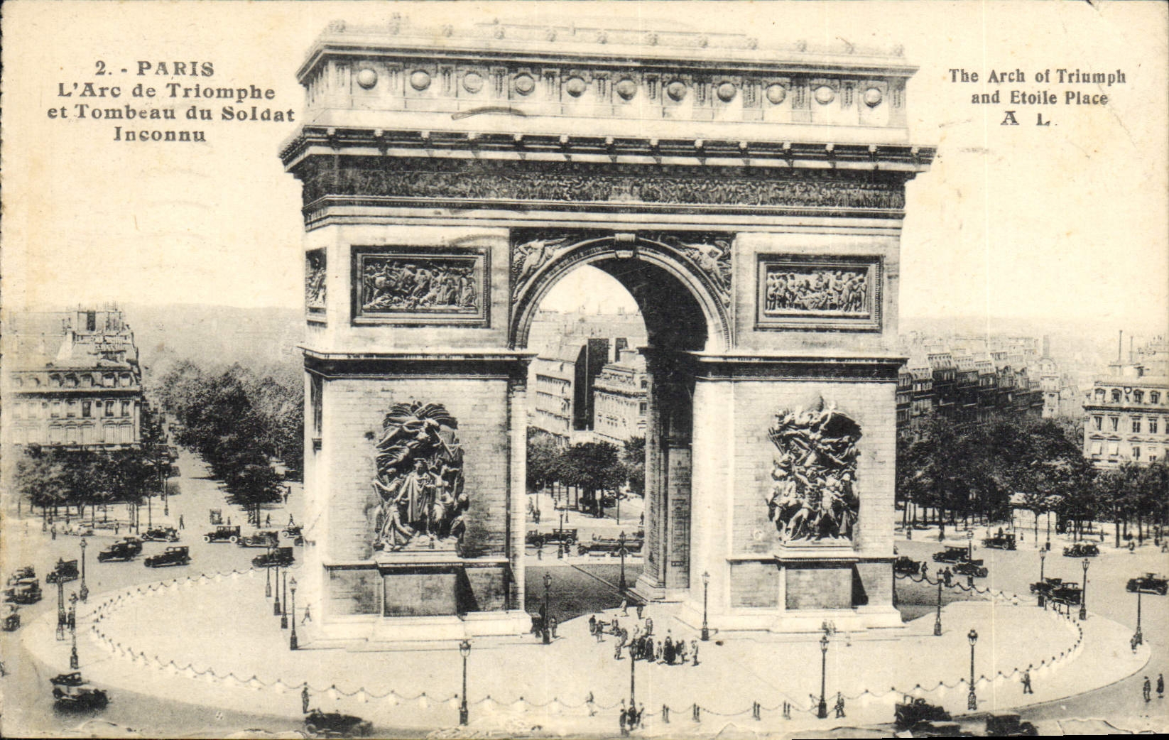 CPA Paris L'Arc de Triomphe et Tombeau du Soldat Inconnu