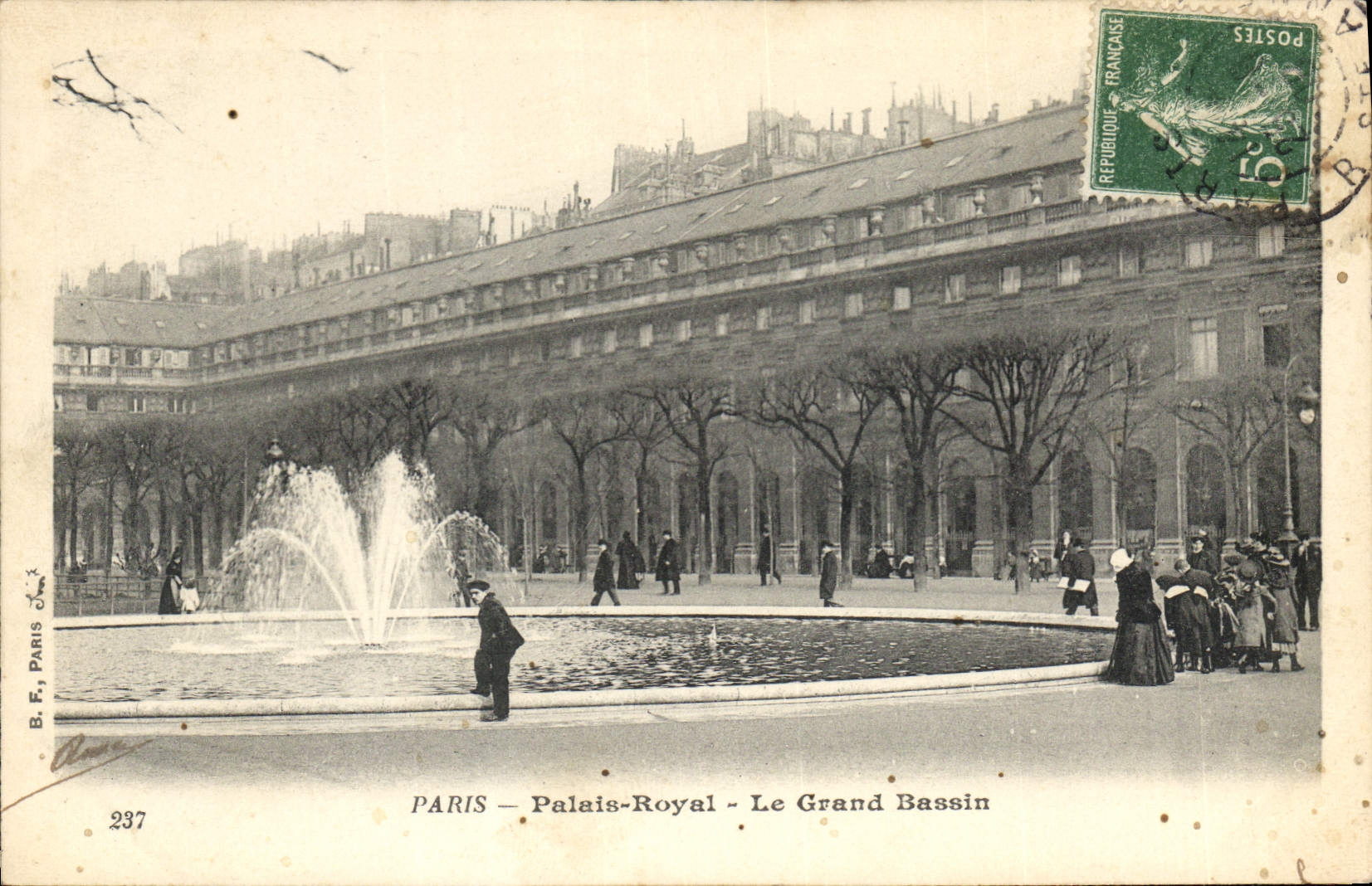 CPA Paris Palais Royal Le Grand Bassin 