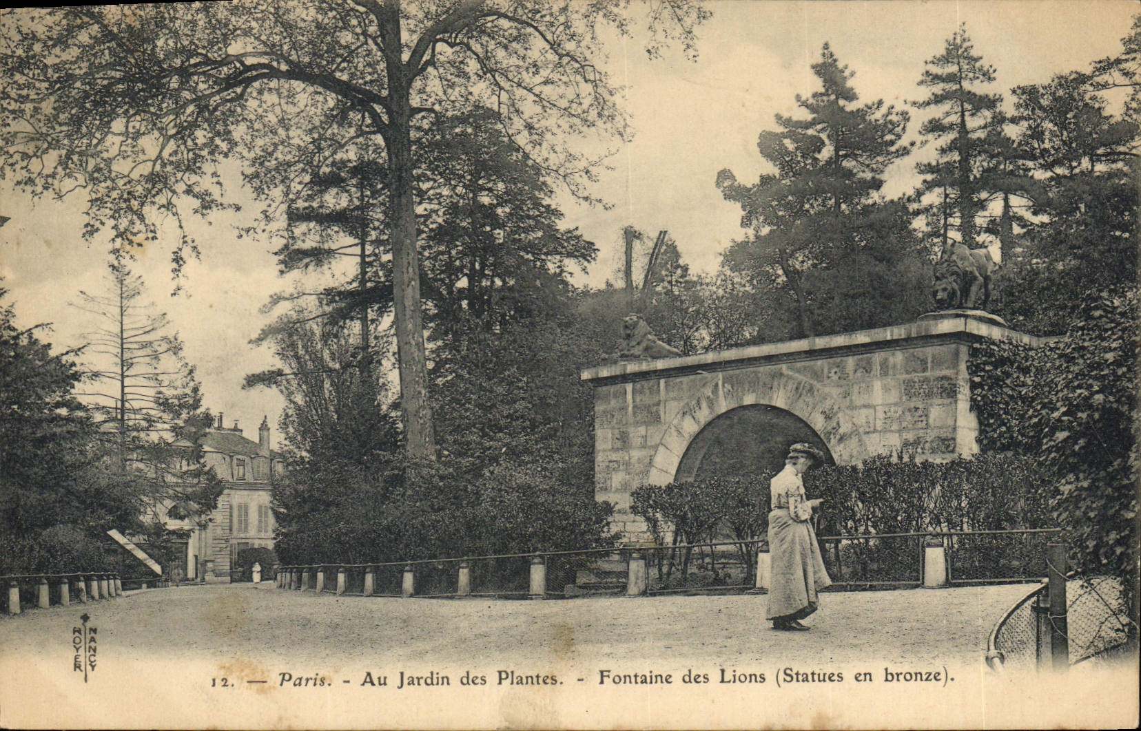 CPA Paris Au Jardin des Plantes Fontaine des Lions Statues en bronze 