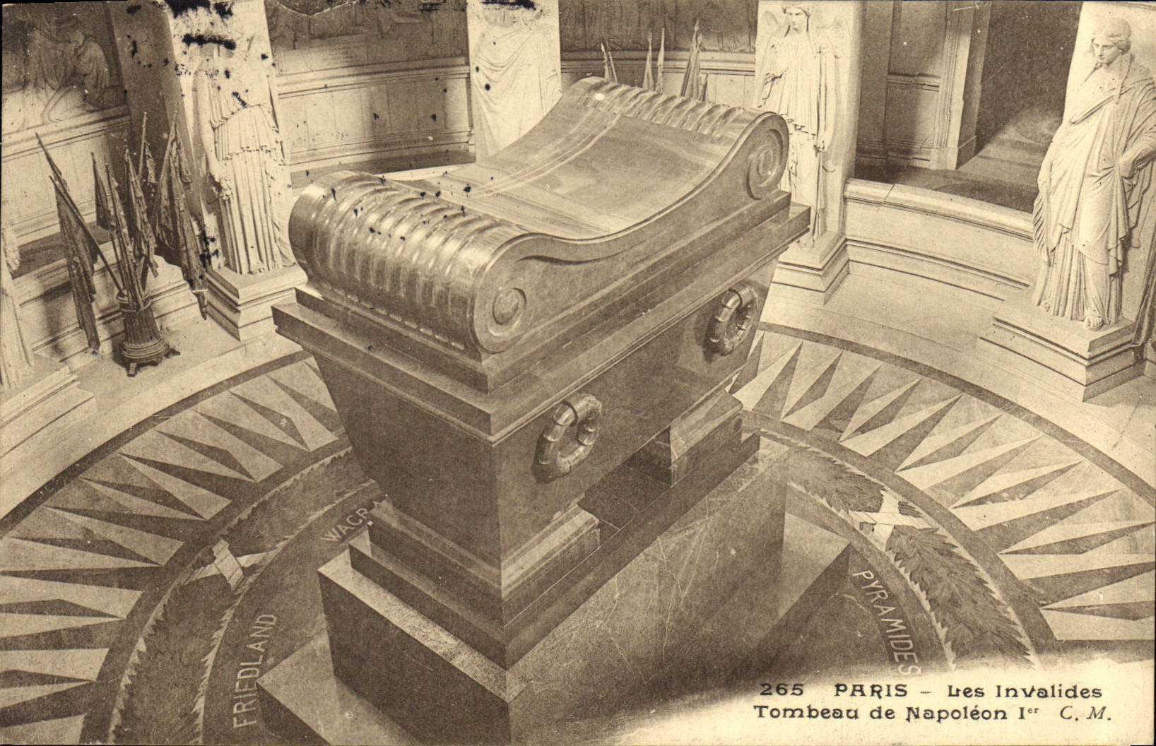CPA Paris Les Invalides Tombeau de Napoleon 1er
