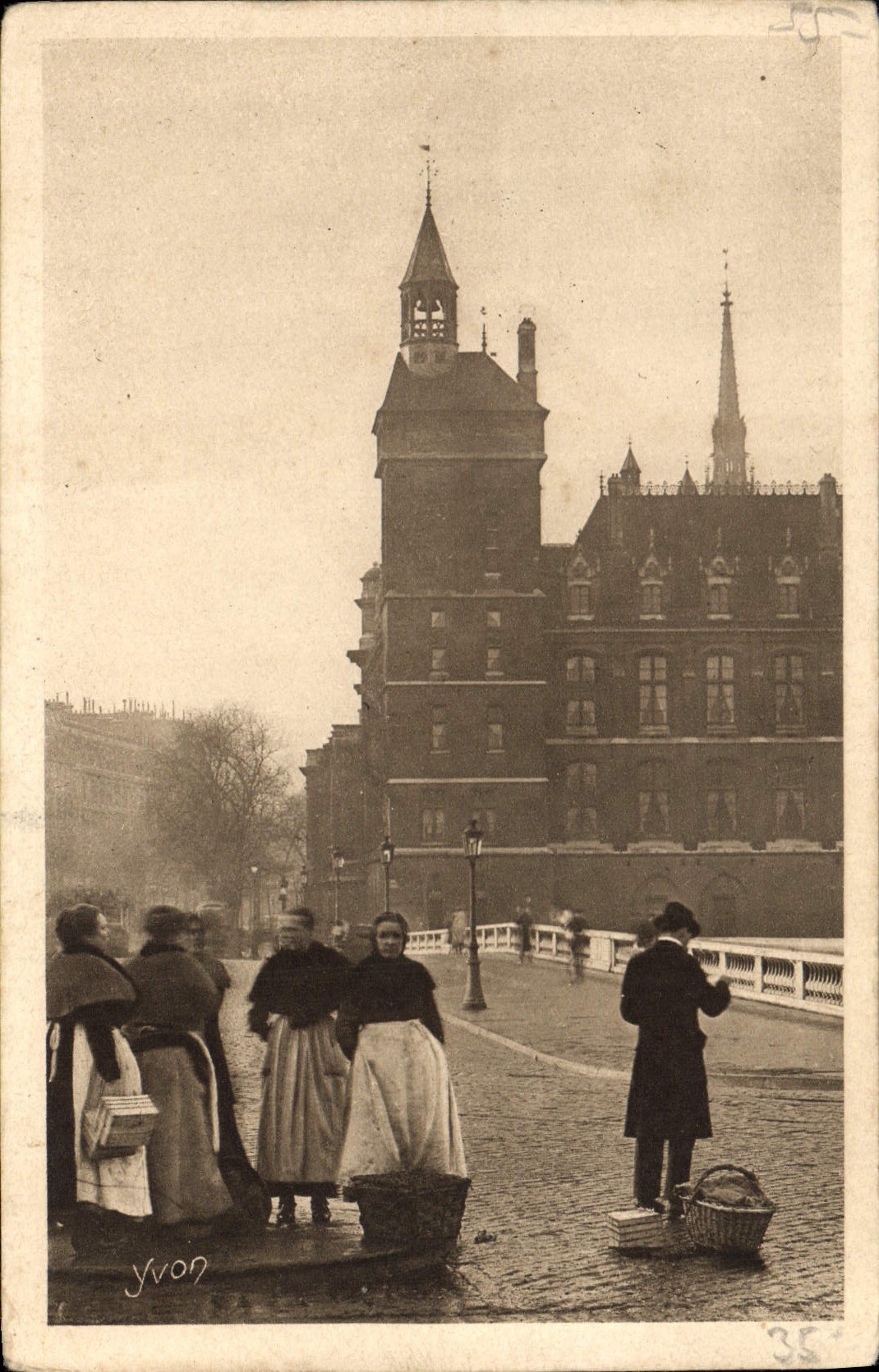 CPA Paris La Tour de l'Horloge Retour des Halles 