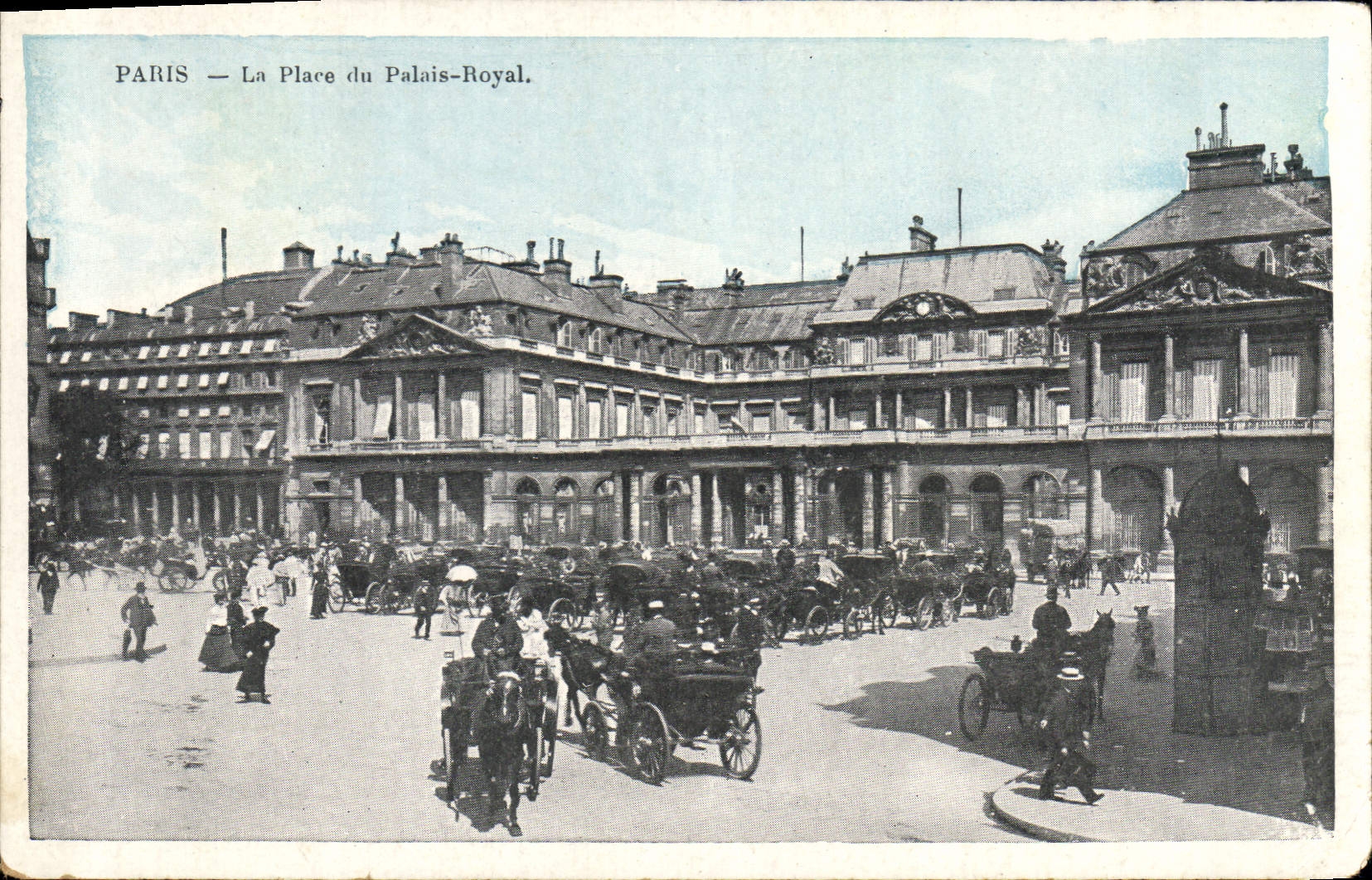CPA Paris La Place du Palais Royal 
