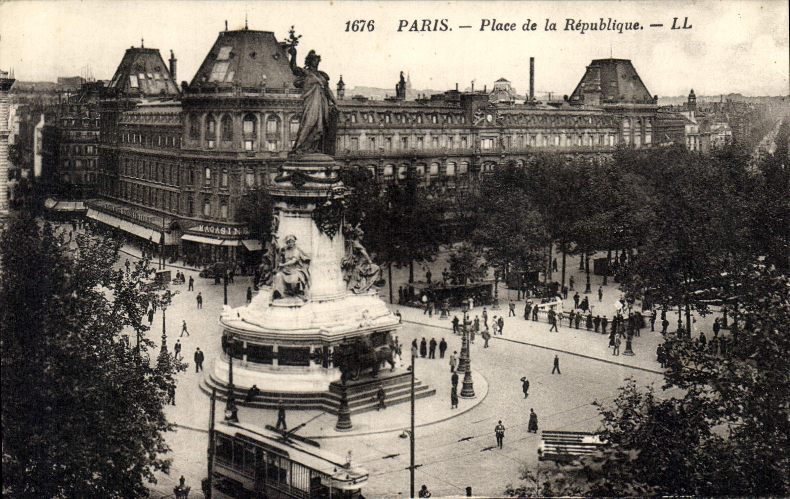 CPA Paris Place de la Republique