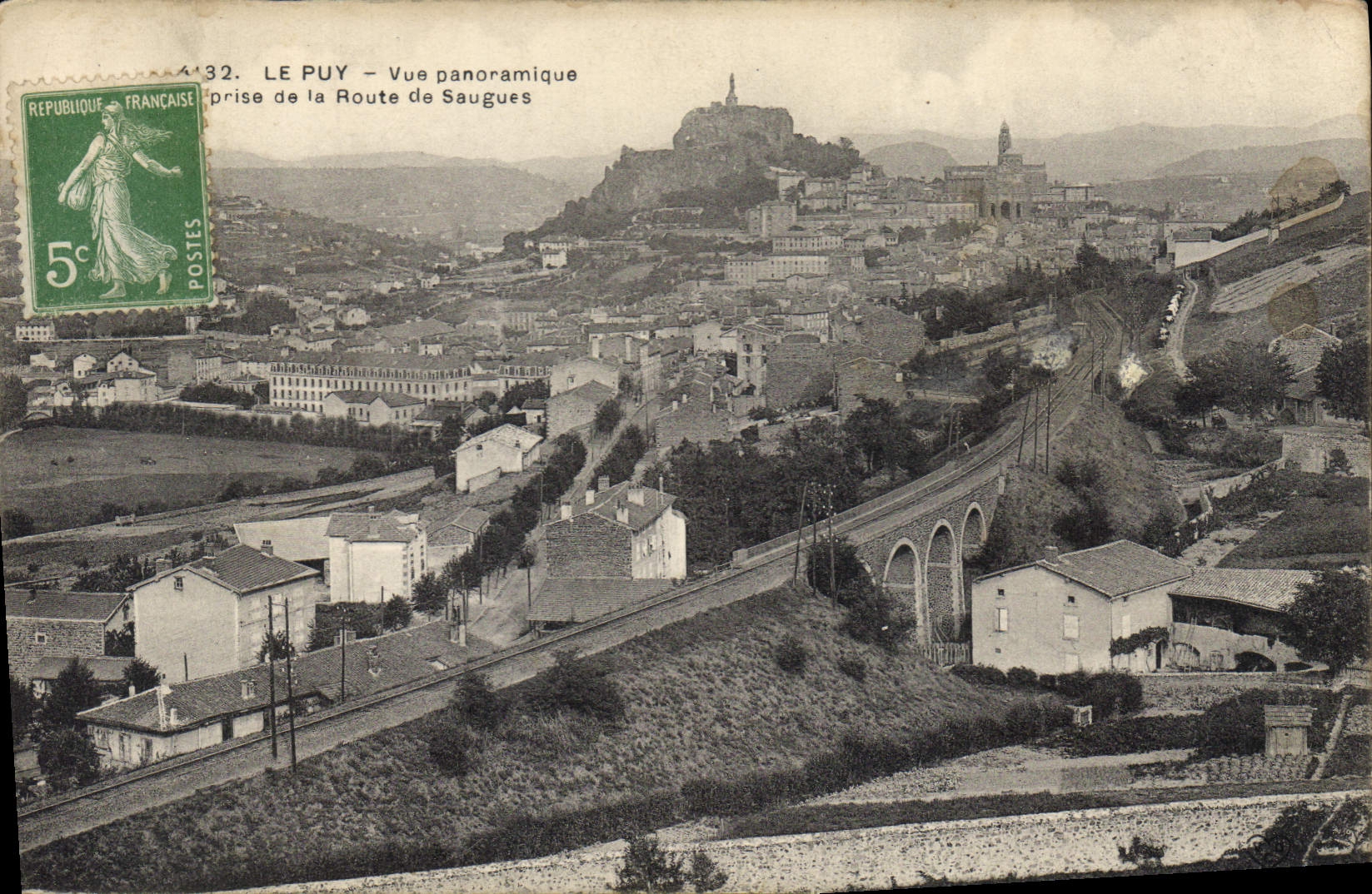 CPA Le Puy Vue panoramique prise de la Route de Saugues 
