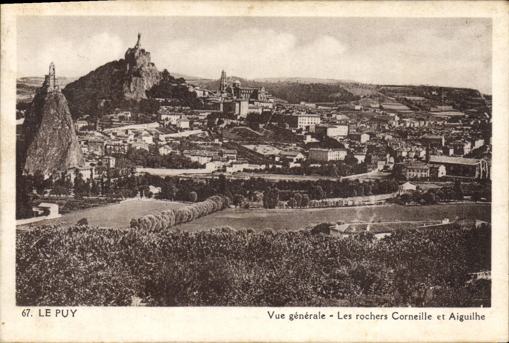 CPA Le Puy Vue generale Les rochers Corneille et Aiguilhe 