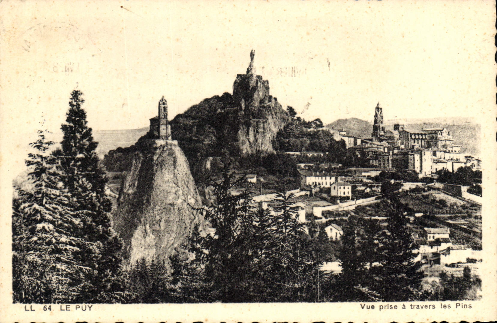 CPA Le Puy Vue prise a travers les Pins 