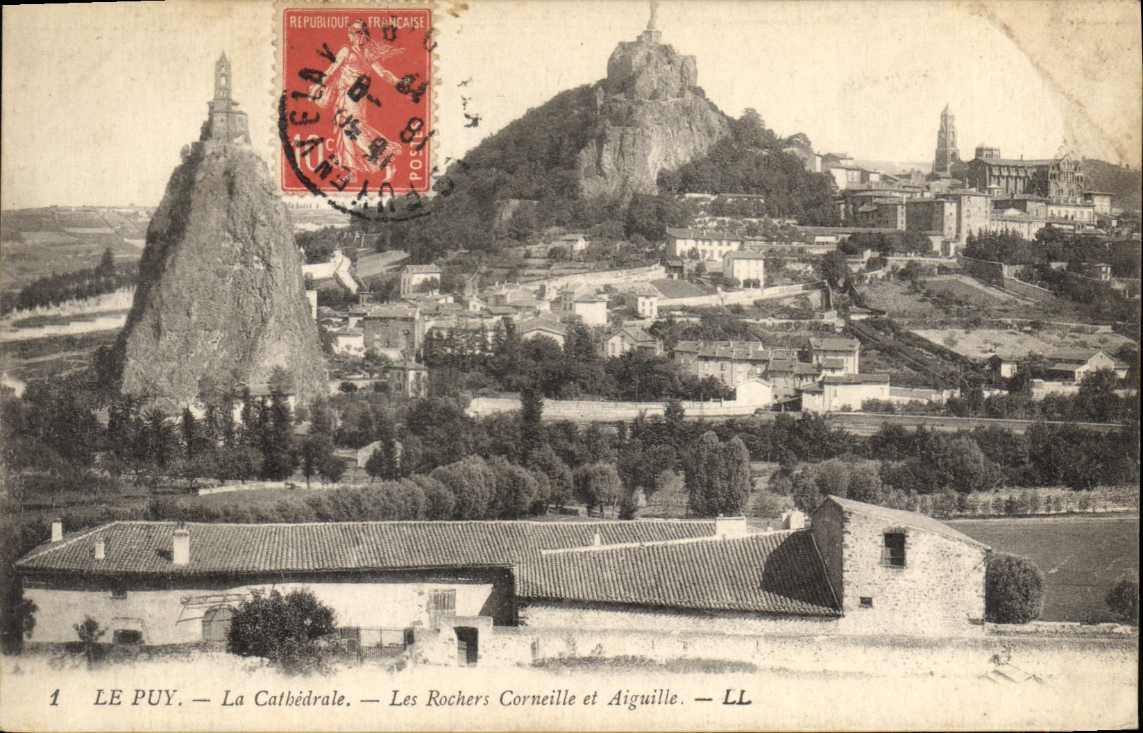 CPA Le Puy La Cathedrale Les Rochers Corneille et Aiguilhe