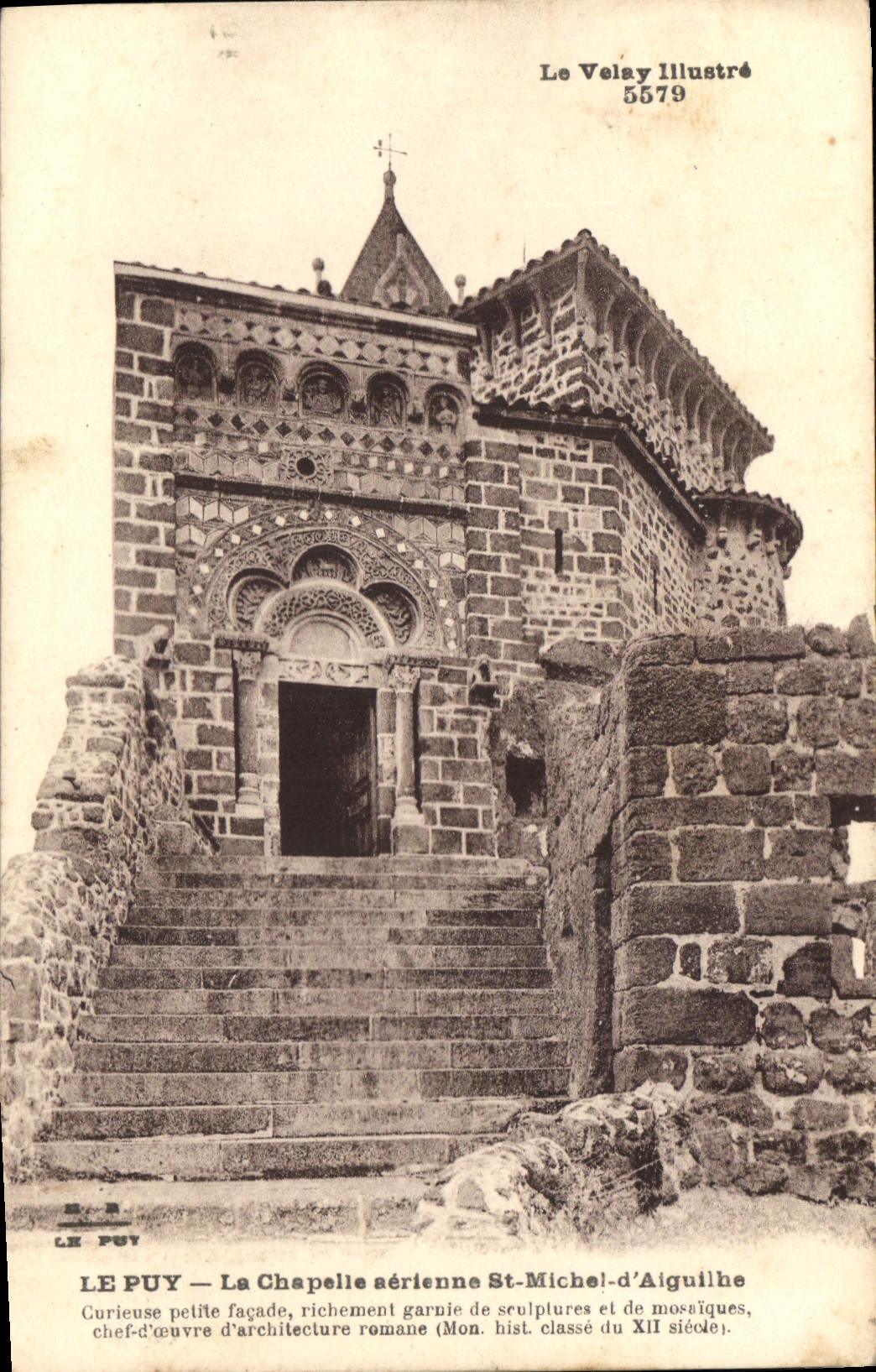 CPA Le Puy La Chapelle aerienne St Michel d'Aiguilhe 